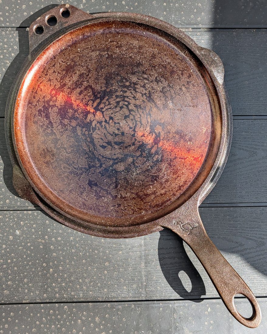 Smithey Ironware No. 10 round griddle, before restoration